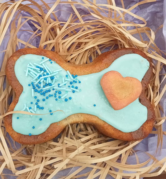 18 cm cake , perfect for a small gathering or just to tell your pup " i love you "