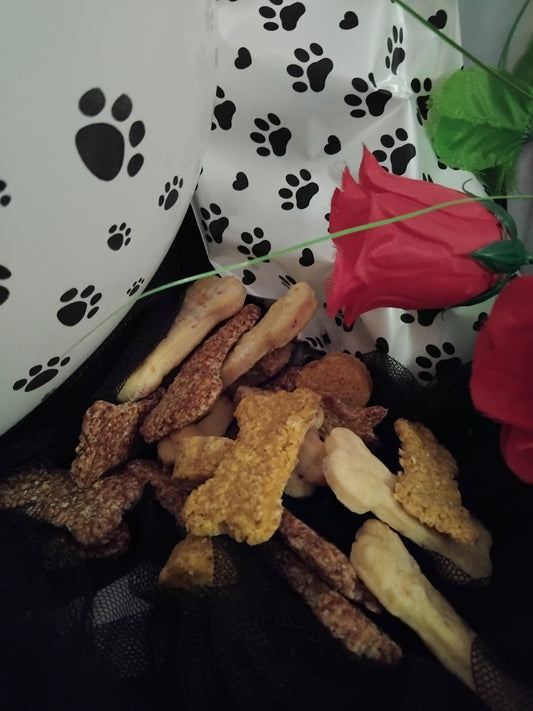 Mixed treat bag for fussy puppies      Fussy puppy ? Unless specified you will receive a random selection of mixed treats .  Which may include . Peanut butter, carrot,pumpkin,fresh breath,calmimg treats or cheese and bacon